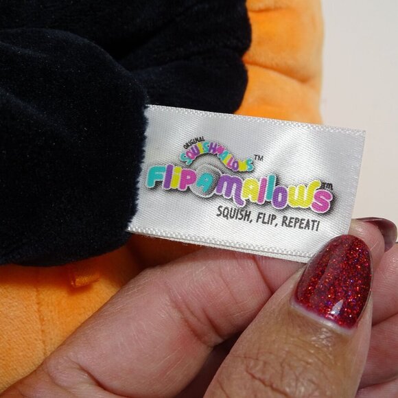 Kellytoy Flipamallows Reversible Halloween Pumpkin/Bat Plush Toy Orange Black - Picture 6 of 9